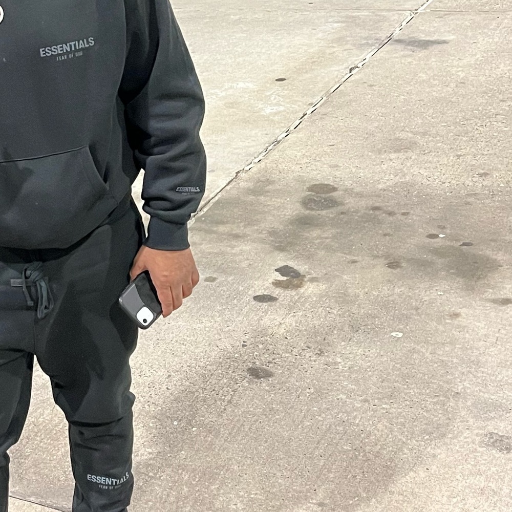 I’m selling my Essential sweatsuit hard to find in stores wear 3x